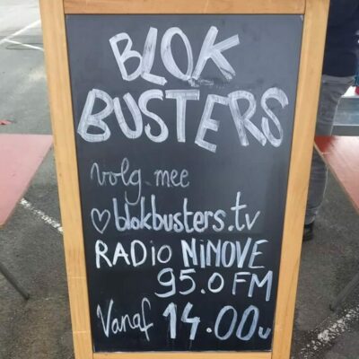 Buurtwerk in Pollarewijk gaat van start met radio- en tv-show ‘De Blokbusters’