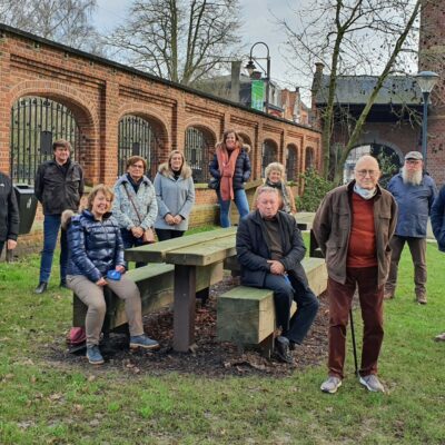 Opbouwwerker Linde en de zorgzame buren van Moorslede. Zorgzame Buurten zorgen ervoor dat niemand door de mazen van het net glipt.