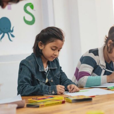 Start niet met pre teaching als een pak leerlingen uit de boot dreigen te vallen.