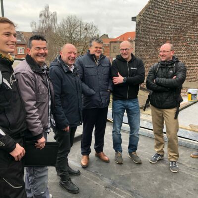 Minister Somers en burgemeester Hans Bonte bezoeken Bouwblokrenovatie © RINGtv