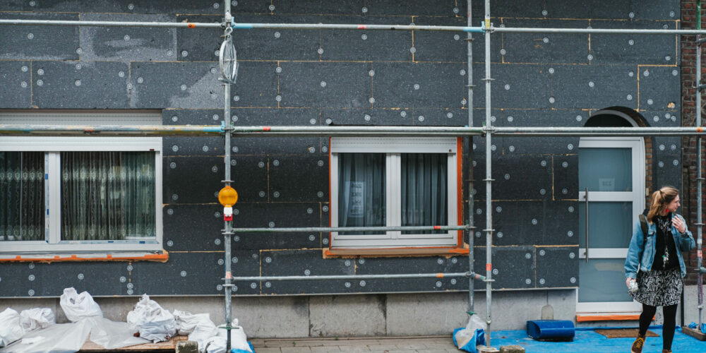 Pauline op bezoek bij renovatie
