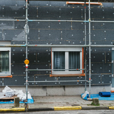 Pauline op bezoek bij renovatie
