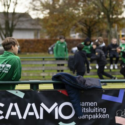 Jonge voetballers in Zelzate.
