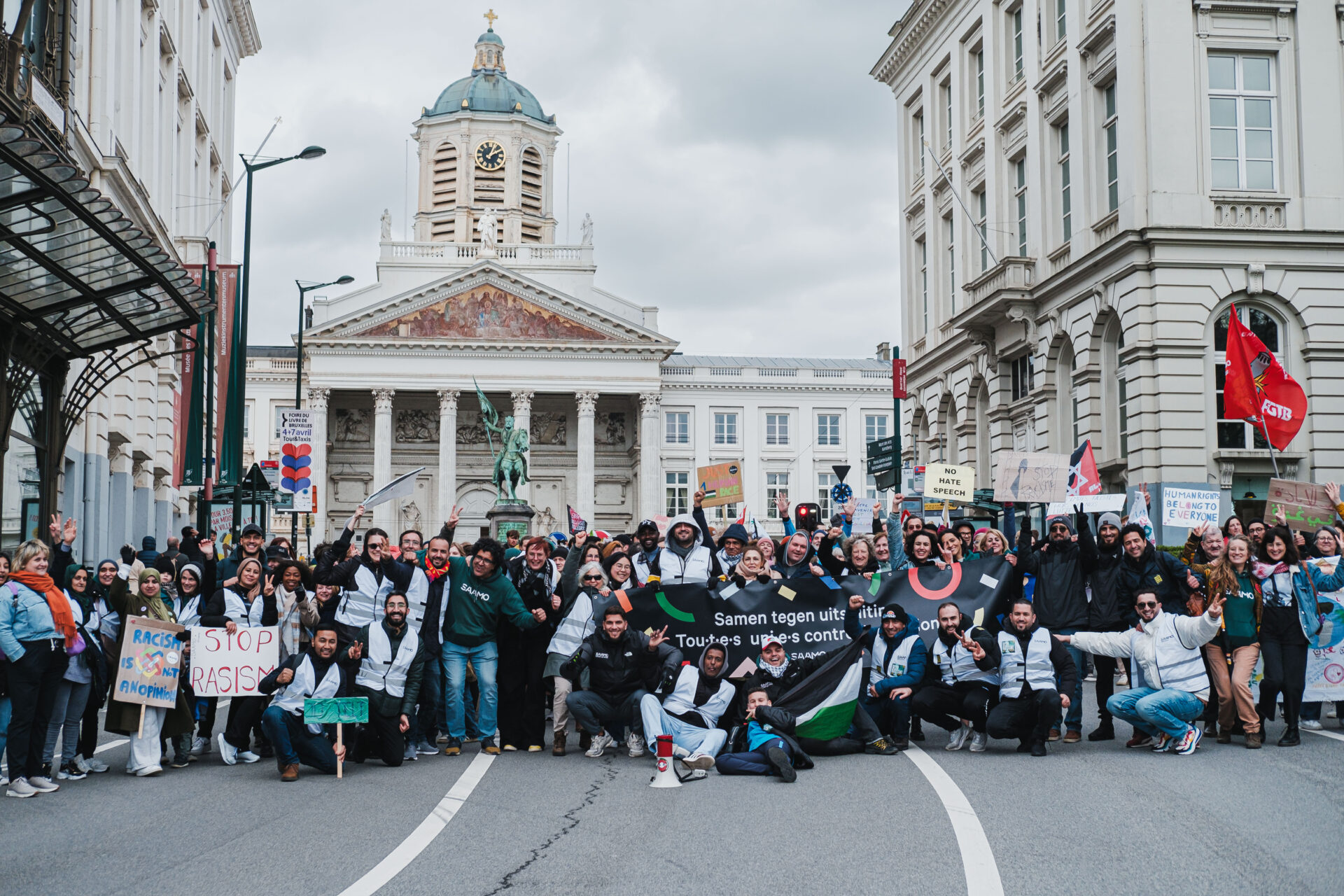 Foto van SAAMO-medewerkers tijdens betoging tegen racisme in maart 2024.