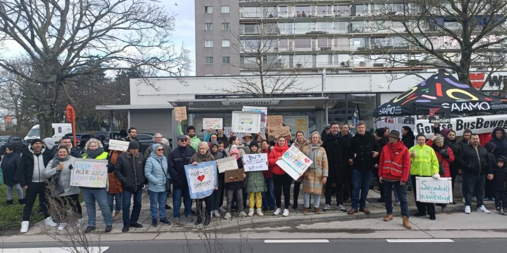 Actie in de Scandinaviëstraat in Gent voor een betere busverbinding naar Dampoort.