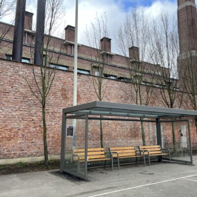 Luifel op plein in Antwerpen: oplossing van jongeren.