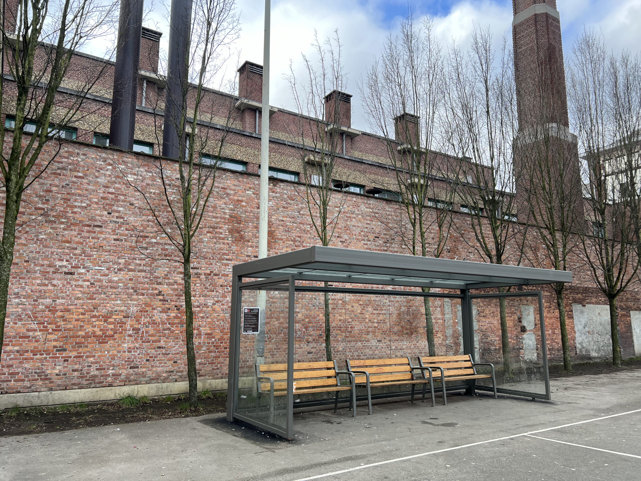 Luifel op plein in Antwerpen: oplossing van jongeren.