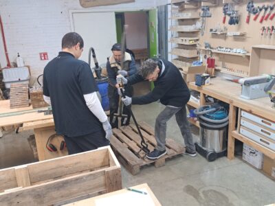 handgemaakt van gerecycleerd materiaal