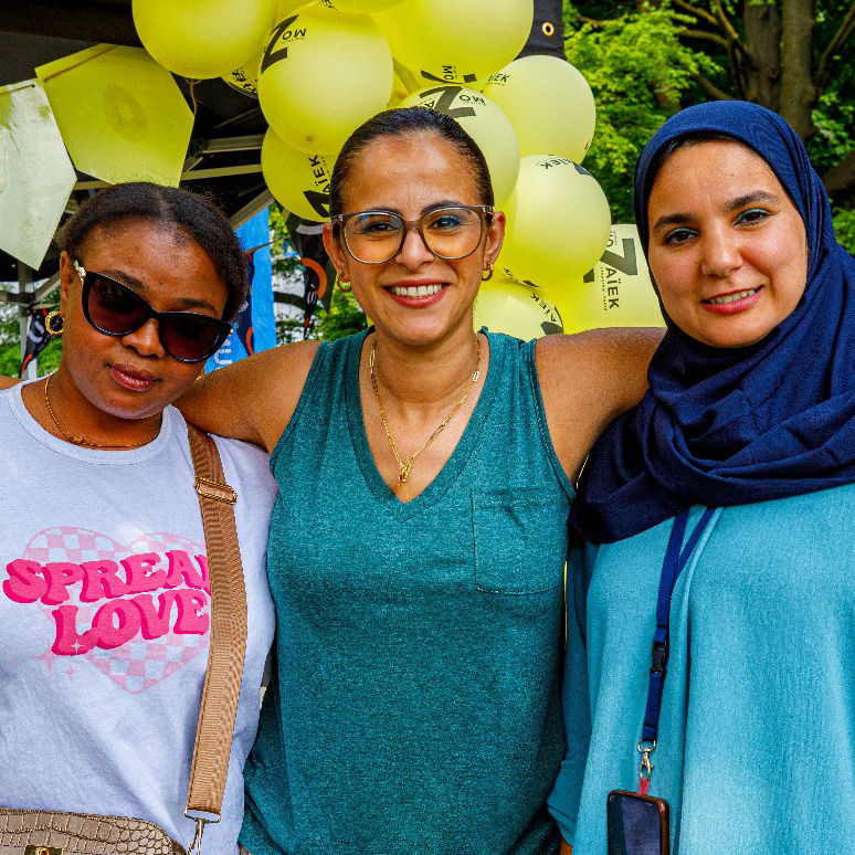 v.l.n.r.: Farhate, Souad en Firdaous - Foto's © Dimitri Vanspranghe
