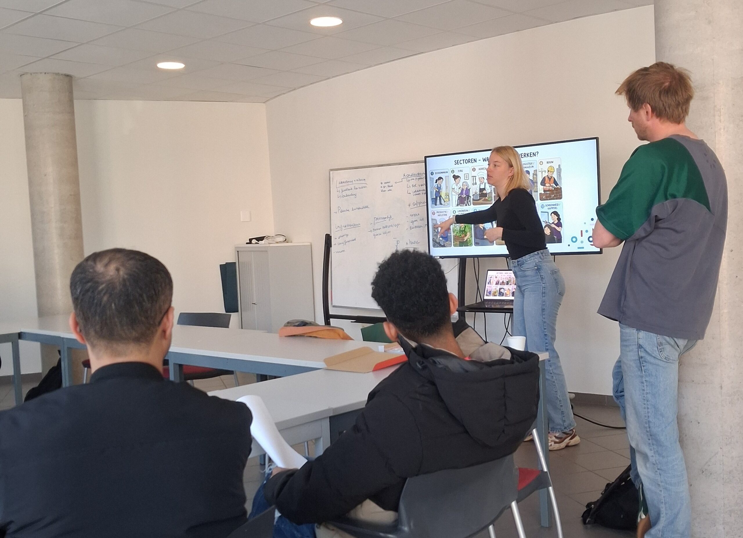 Van digitale paniek naar een structurele opleiding