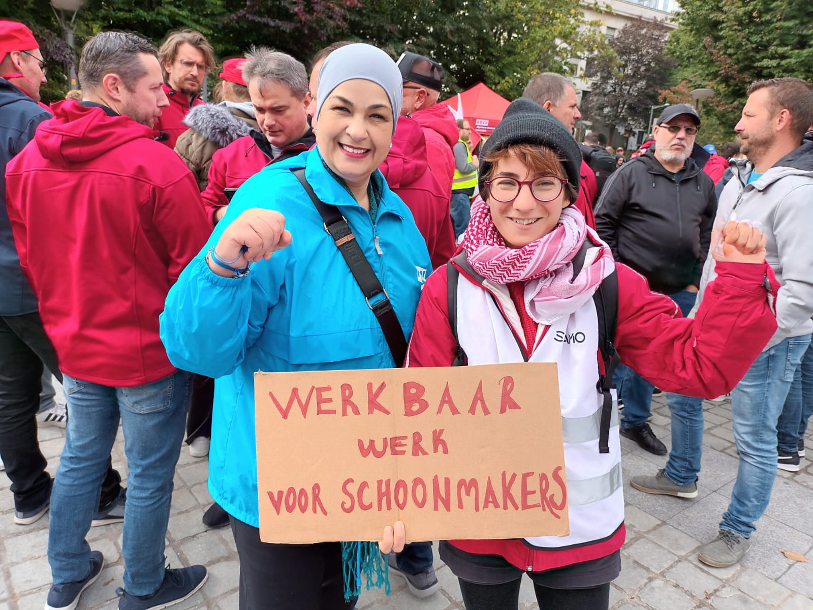 Opbouwwerker Zehra en een deelnemer aan het project Belangenbond.
