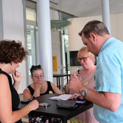 Podcastreeks van VWAHN Erm ’n Erm rond drempels op vlak werk, welzijn, wonen, mobiliteit, participatie en inclusie